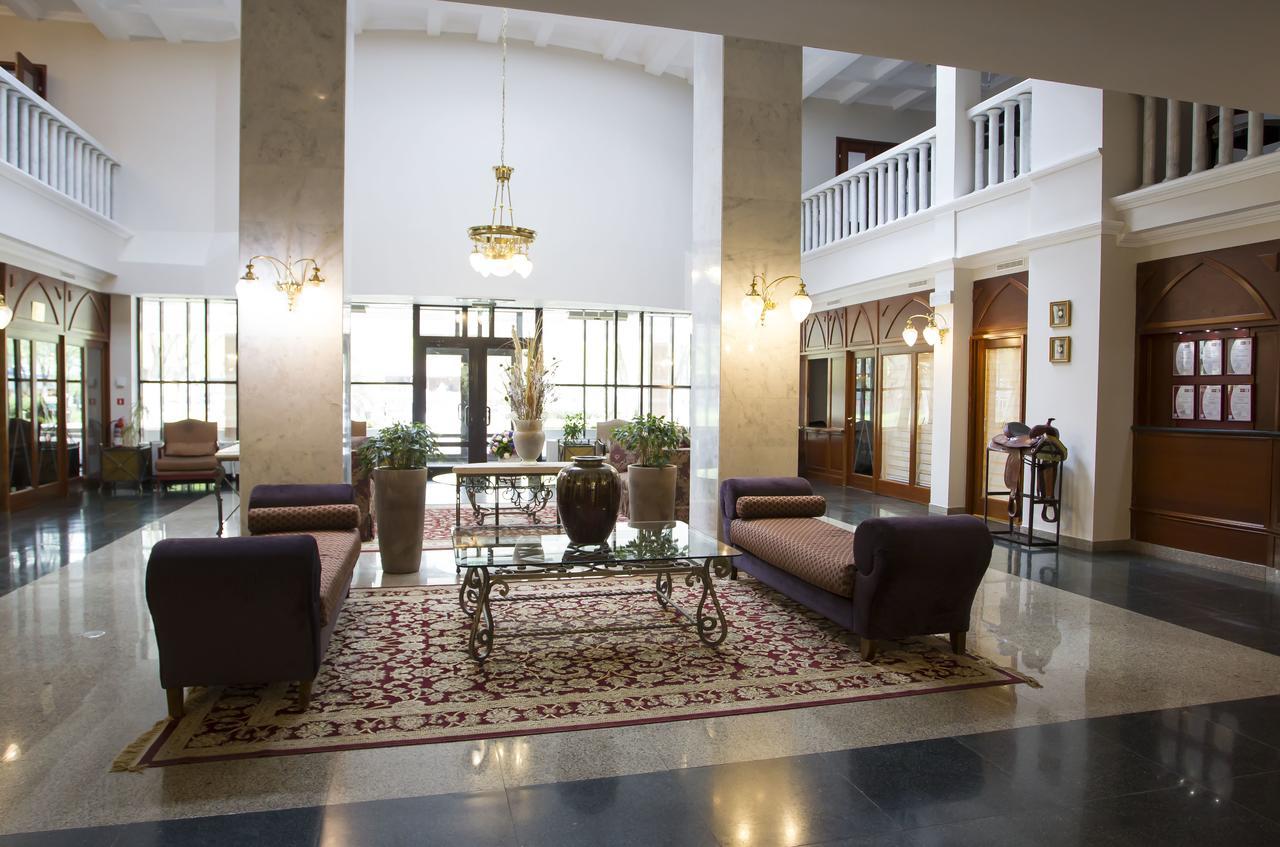 Atyrau Dastan Hotel Exterior foto