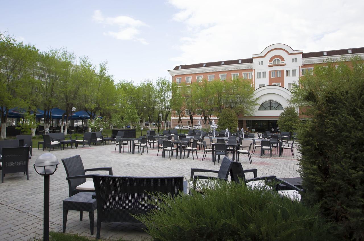Atyrau Dastan Hotel Exterior foto