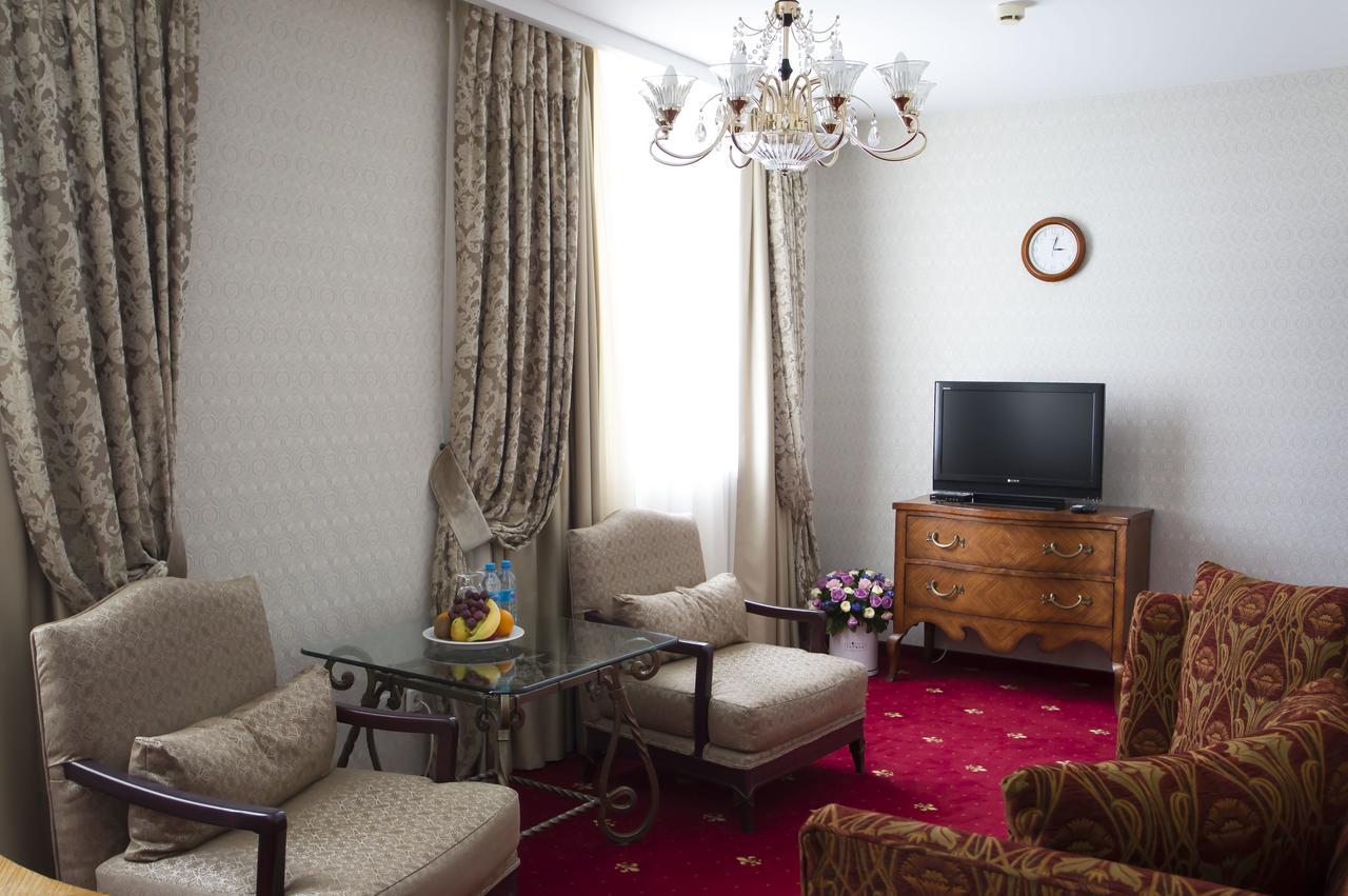 Atyrau Dastan Hotel Exterior foto